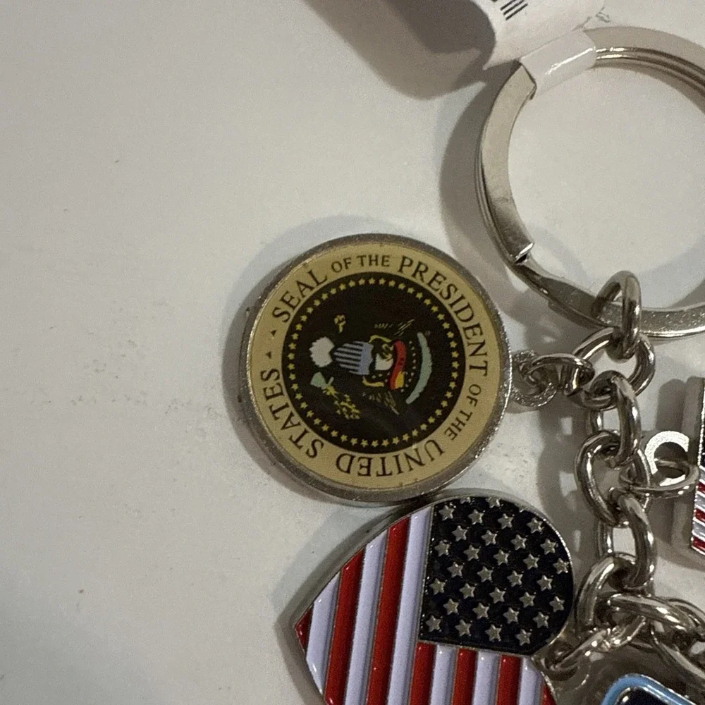 USA TRUMP United States seal of the President  flag keychain NEW‎